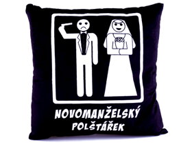 Czarno-biała poduszka dla nowożeńców CZ