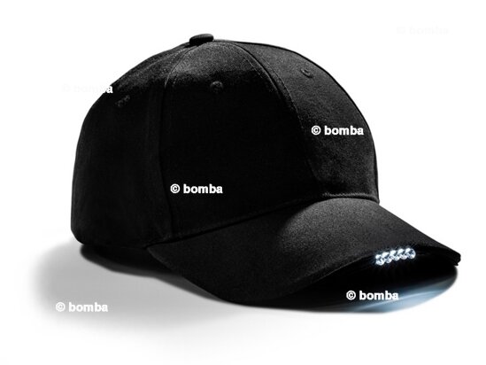 Czarna czapka z daszkiem z lampką LED